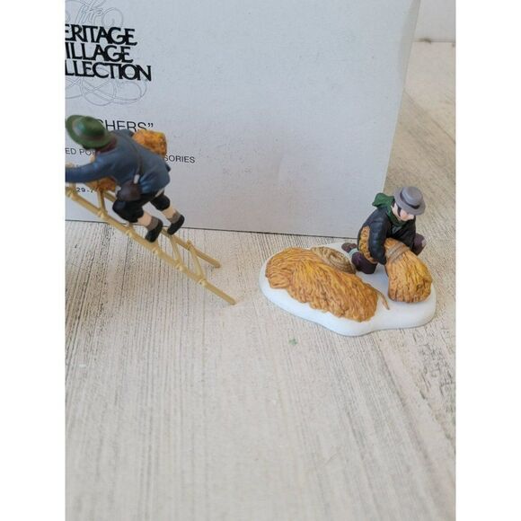 Dept 56 58297 Thatchers Heritage village collection accessory xmas set - Picture 3 of 9